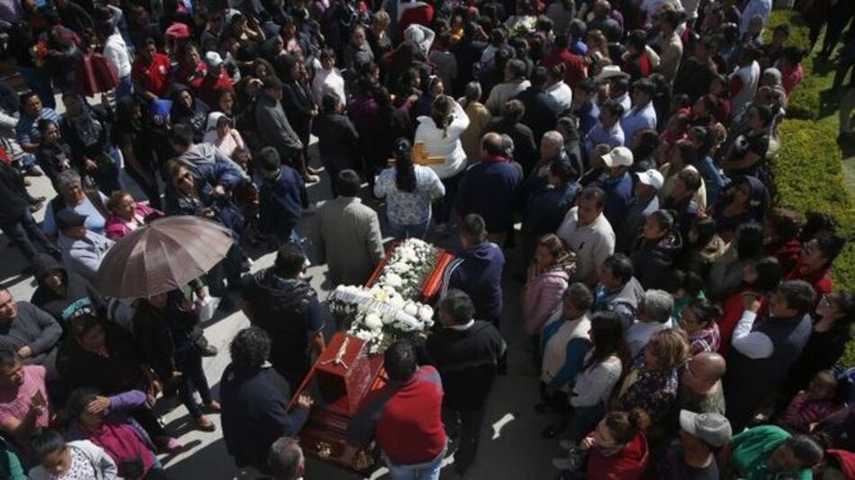 Sube a 89 el número de muertos en México por explosión de ducto saqueado