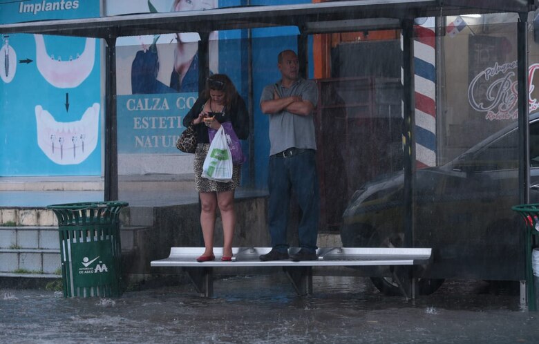 Se inundan 11 vías de la ciudad capital