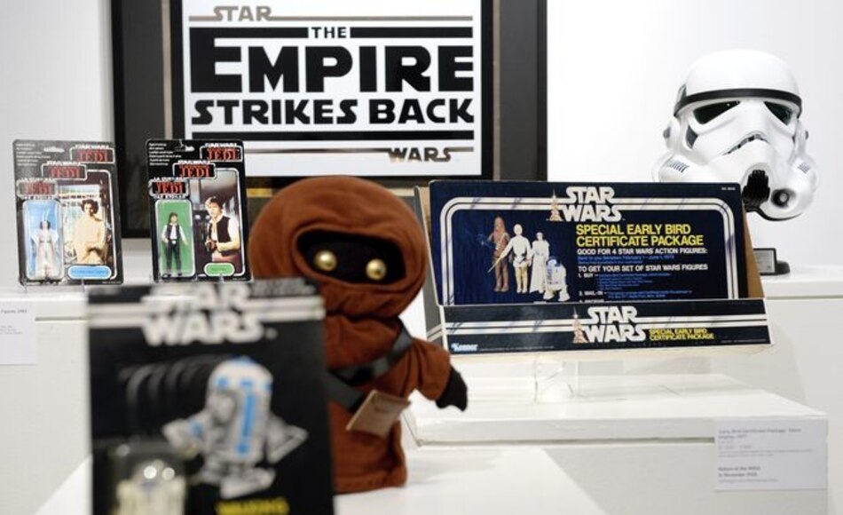 Desde muñecos hasta cascos, 'Star Wars' sale a subasta
