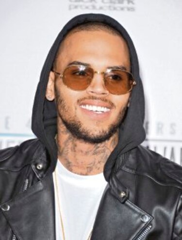 Chris Brown sufre ataque convulsivo en un estudio
