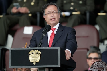 ELN crítica la ‘paz total’ de Petro y que lo igualen con las bandas criminales