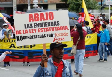 Maestros colombianos se toman Bogotá como protesta ante la ‘privatización de la educación’
