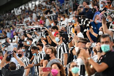 La policía registra las oficinas de la Juventus para investigar sus fichajes