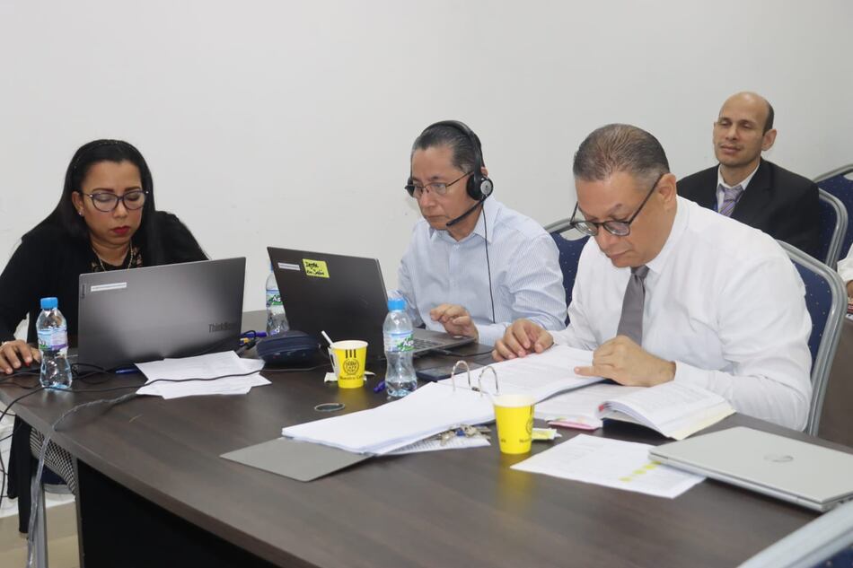 Empresas cuestionan pliego del Meduca y la DGCP ordena frenar temporalmente millonaria licitación tecnológica