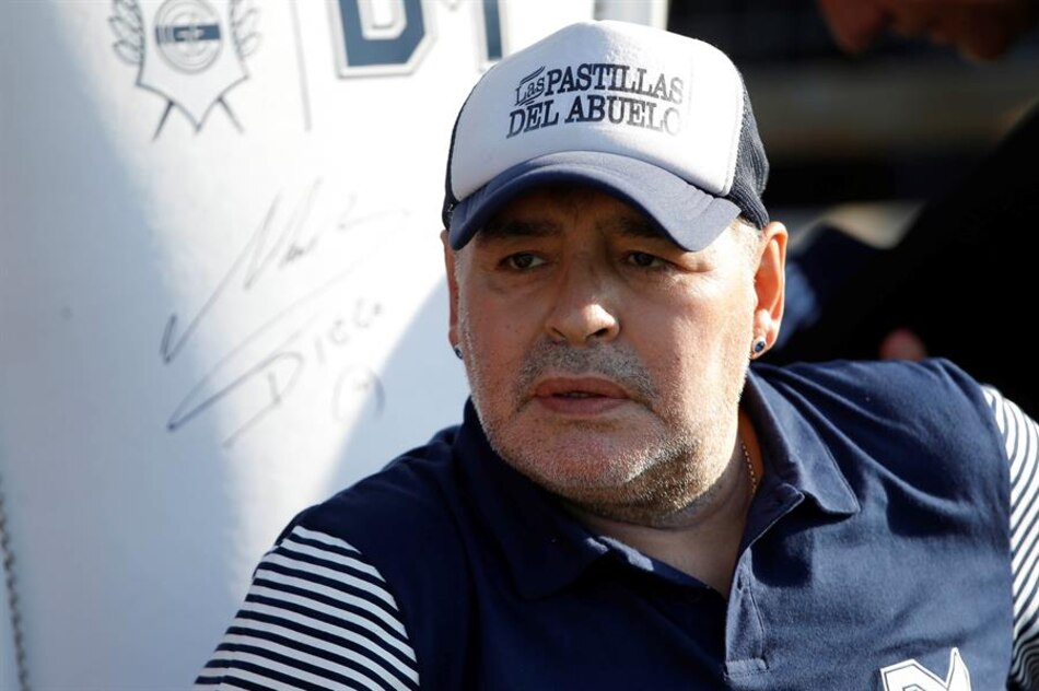 El exastro argentino Diego Maradona es internado en Argentina