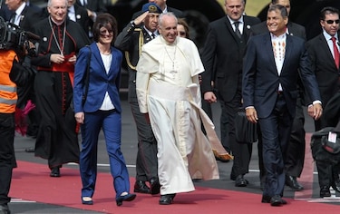 Papa Francisco llega a Quito en su segundo viaje a Sudámerica