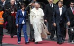 Papa Francisco llega a Quito en su segundo viaje a Sudámerica
