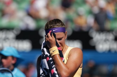 Azarenka avanza a la final con aprietos y Li frena a Sharapova