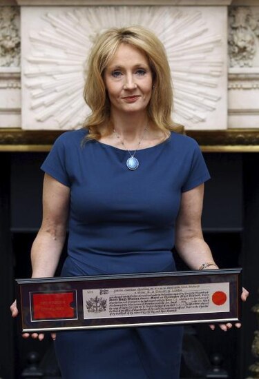J.K. Rowling escribió novela policiaca bajo seudónimo