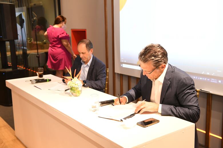 +Móvil y Banco General celebran alianza para mejorar la experiencia de sus clientes