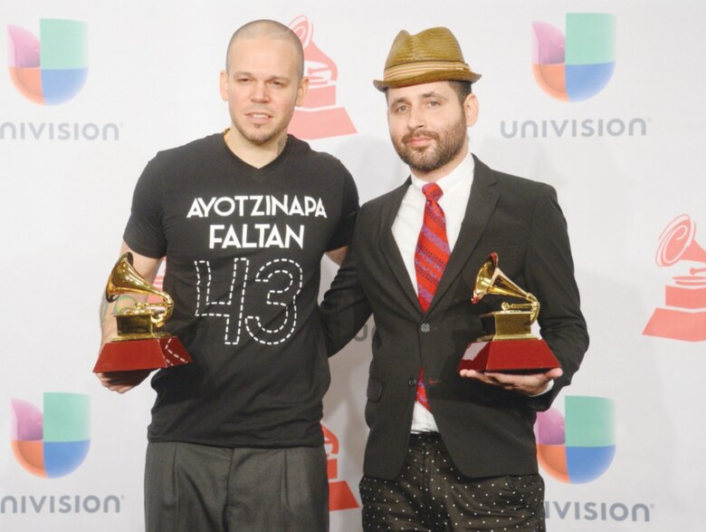 Residente anuncia un nuevo álbum con un original video de terapia junto a Najwa Nimri