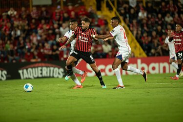 Pura Vida Mae: triunfo del Plaza Amador genera indignación de la barra del Alajuelense