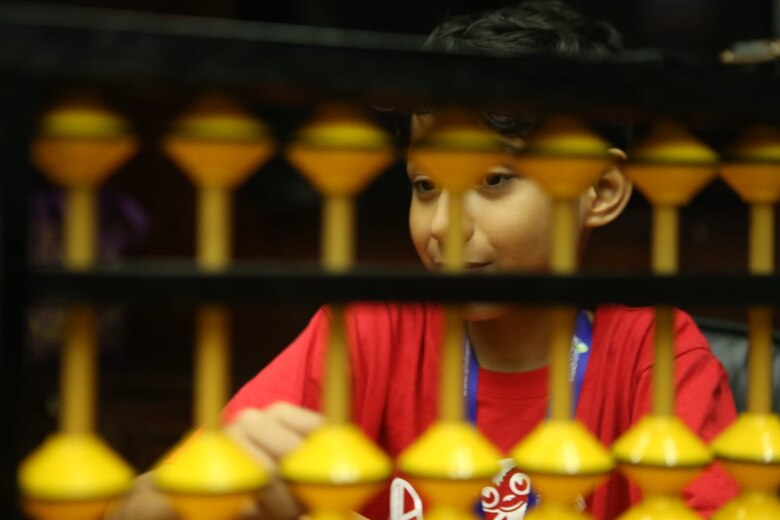 Calculadoras humanas: niños panameños compiten en España