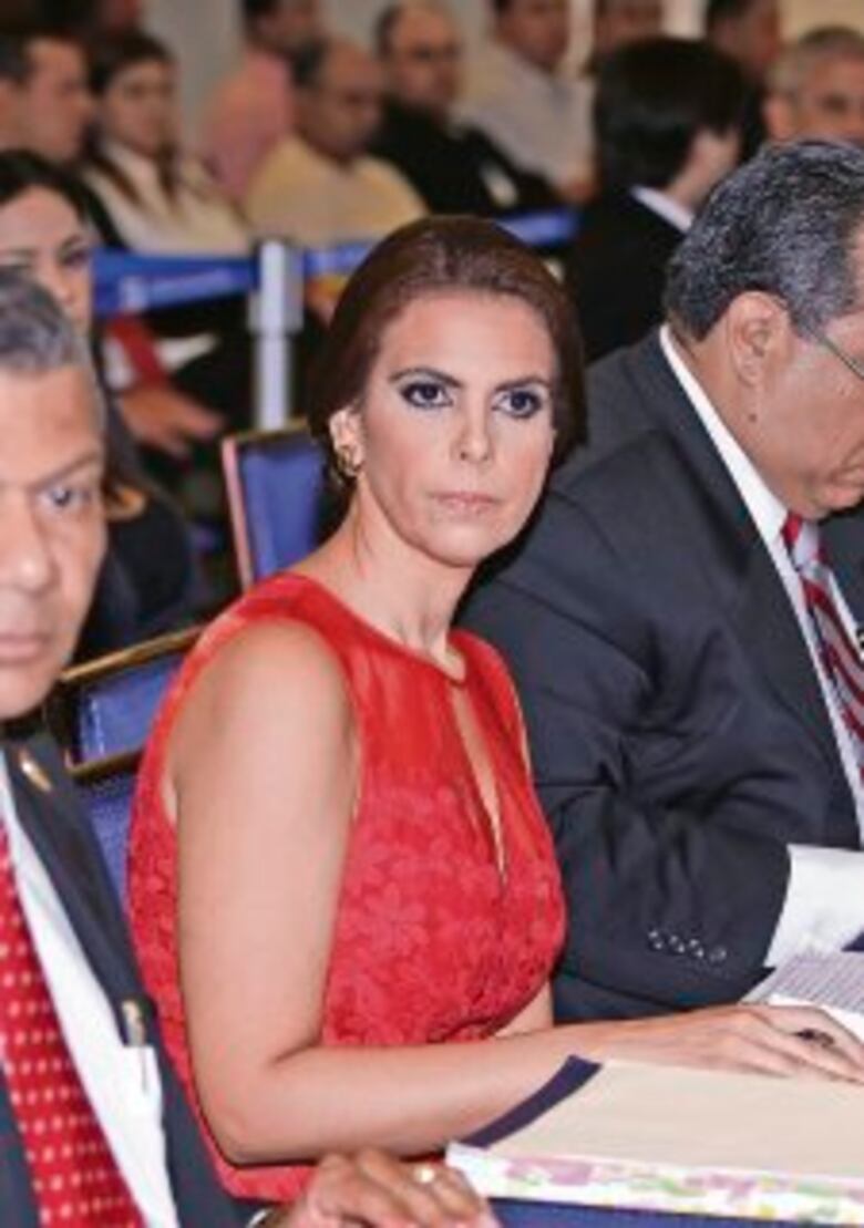 Elías Castillo dice que la transferencia de TCT fue una donación política; los demás guardan silencio