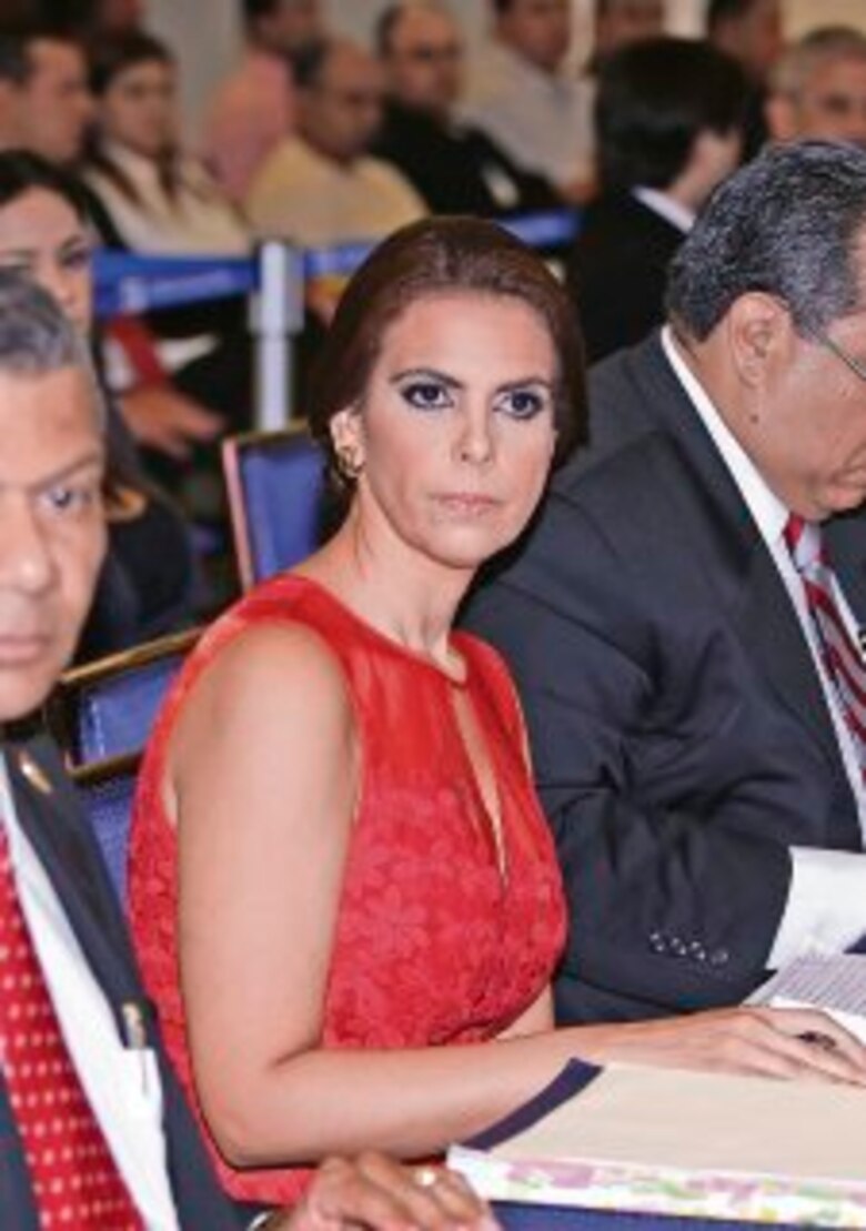 Elías Castillo dice que la transferencia de TCT fue una donación política; los demás guardan silencio