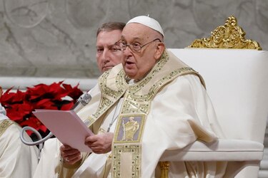 El papa Francisco desea esperanza para los países abrumados por deudas y profanados por la guerra