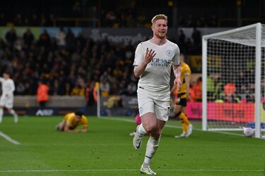 Un estelar De Bruyne acerca al Manchester City al título en Inglaterra