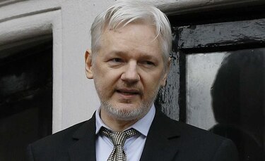 Fiscales suecos interrogan a Assange en la embajada de Ecuador en Londres