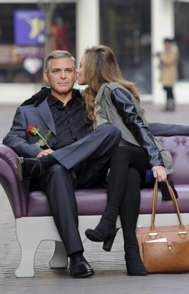 Un George Clooney de cera sale a la calle a cortejar a las londinenses