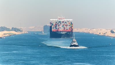 Canal de Suez mejora su tráfico en octubre 