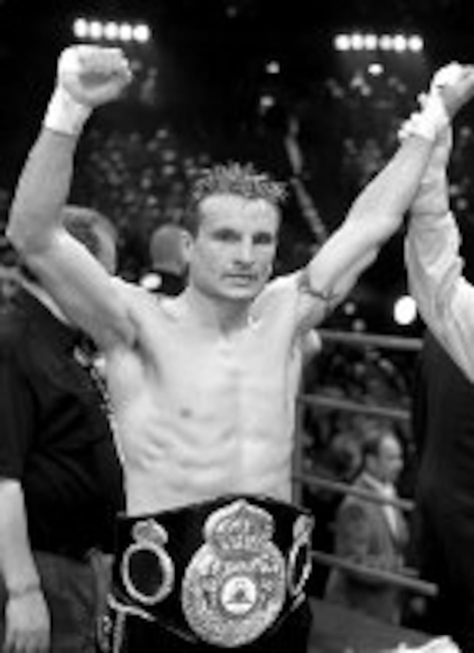 Javier Castillejo derrota a Carrera antes del límite