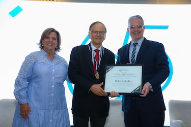 Capac conmemora 65 años con la primera entrega de la medalla Gabriel Diez Polack