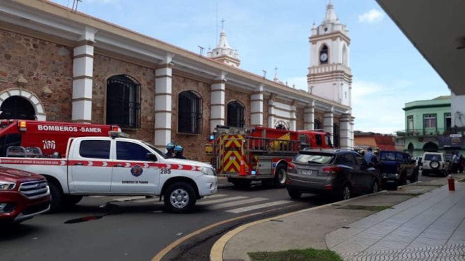 Bomberos desalojan el edificio del Registro Público en Chitré