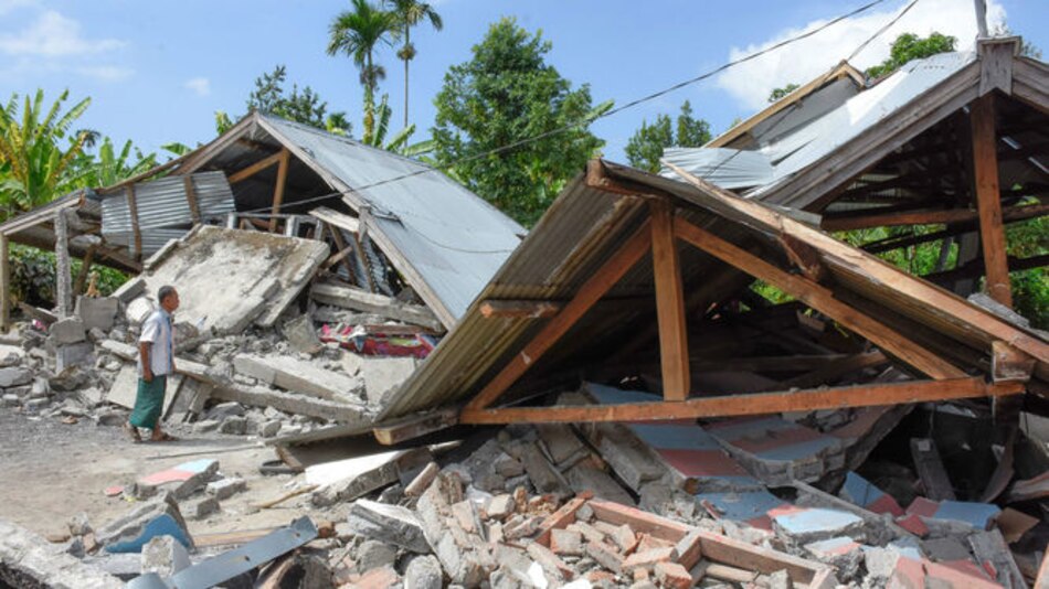 Terremoto deja 14 muertos y cientos de heridos en turística isla de Indonesia