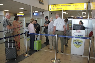 Panamá establece excepciones para visas en tránsito de ciudadanos cubanos