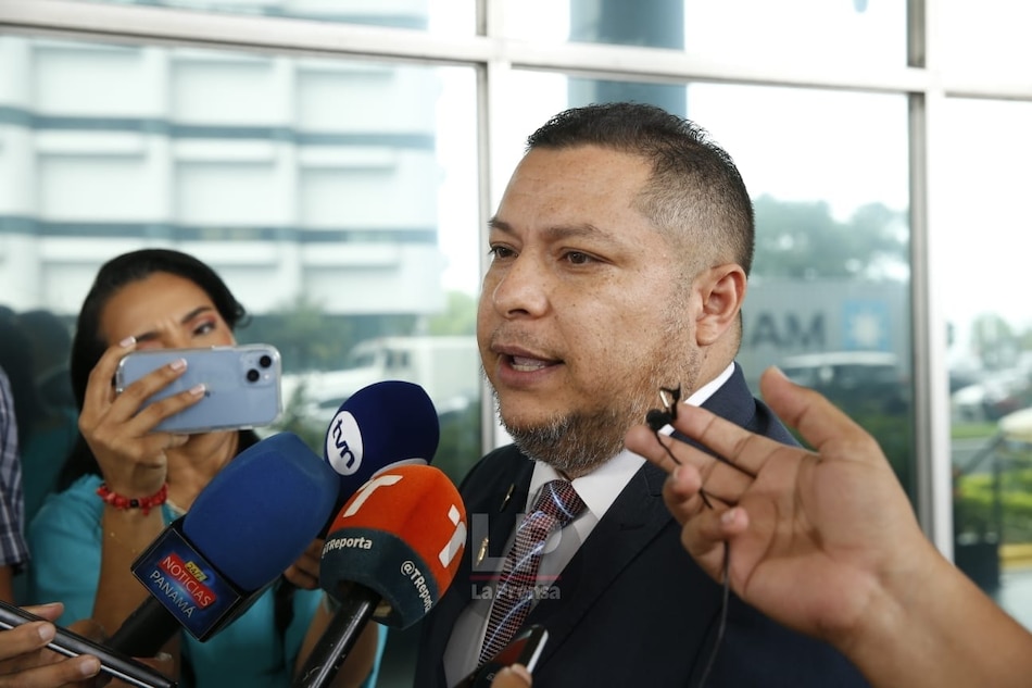 Piden a la Contraloría investigar al director de la CSS, Enrique Lau Cortés, por supuesto enriquecimiento injustificado