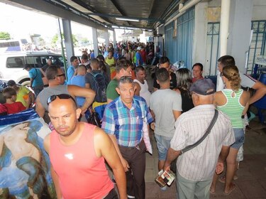 A punto de colapsar frontera de Paso Canoas por llegada masiva de cubanos migrantes
