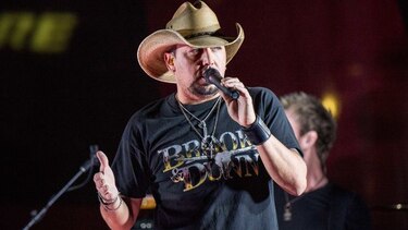 Cantante 'country' presente en masacre de Las Vegas vuelve al escenario