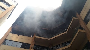 Dos muertos en incendio en torre de Ministerio de Hacienda de El Salvador