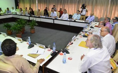 Colombia pone en marcha comisión de desarme tras medio siglo de conflicto