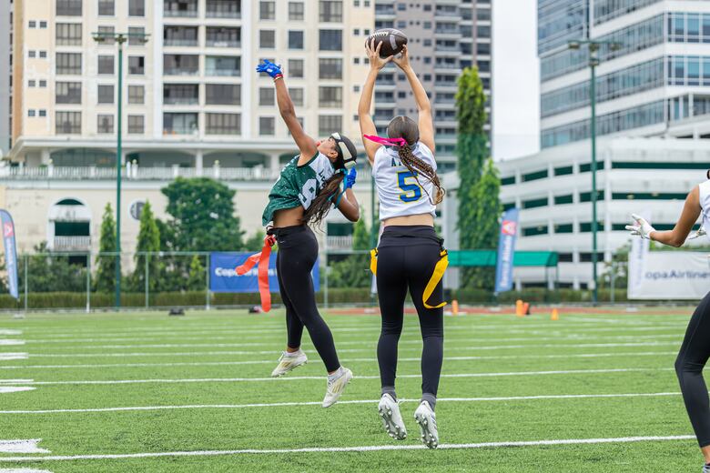 Owls, Kolts, Lions y Raiders mantienen paso firme en Kiwanis Football League