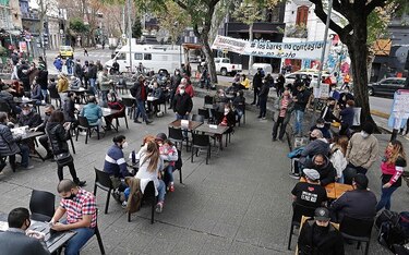 Bares y restaurantes piden ayuda para enfrentar el peor momento de la pandemia en Argentina