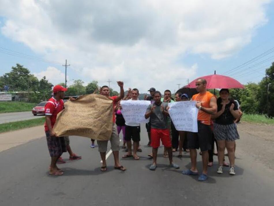 Cierran la vía Interamericana para exigir construcción de calle en La Chorrera