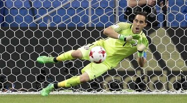 Claudio Bravo lleva a Chile a final de la Copa Confederaciones
