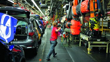 Bajan costos laborales