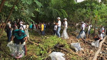 Limpian playas, costas y ríos en Panamá