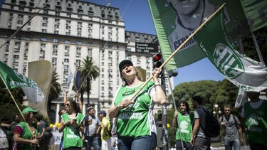 Argentina: Sindicatos no aceptan techo en debate salarial