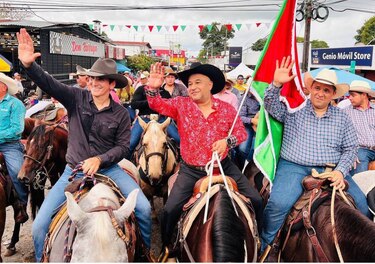 Todas las fotos de los candidatos presidenciales en Bugaba