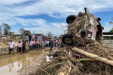 Aumenta a 388 el número de muertos por tifón en Filipinas