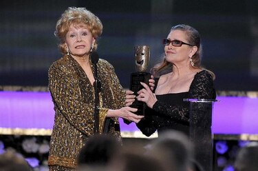 Certificado de defunción de Debbie Reynolds confirma derrame