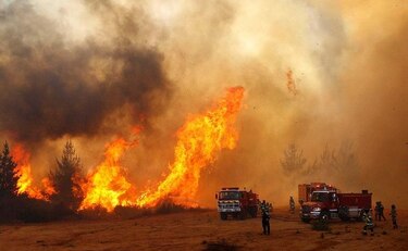 Incendio se extiende entre Viña del Mar y Valparaíso