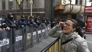 Senado mexicano aprueba ley que dará funciones de policía a los militares