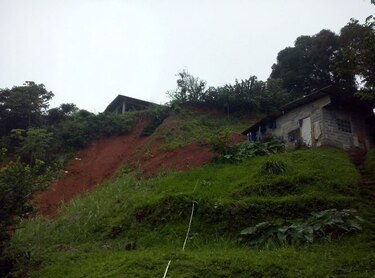 Lluvias causan inundaciones y deslizamientos de tierra en Colón