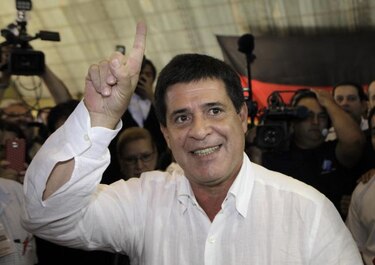 Primeros resultados oficiales dan ventaja a Cartes en Paraguay