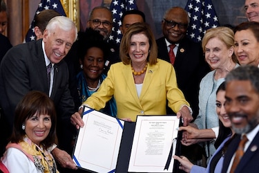 Congreso de Estados Unidos adopta la gran reforma de Biden sobre clima y salud