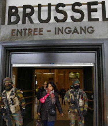 Bélgica reduce el nivel de amenaza terrorista; cancela vuelos hasta el lunes